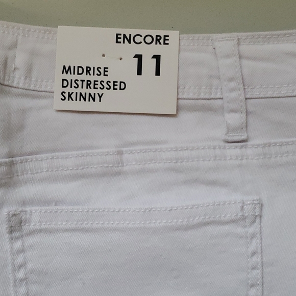 Encore Capris - Picture 3 of 5